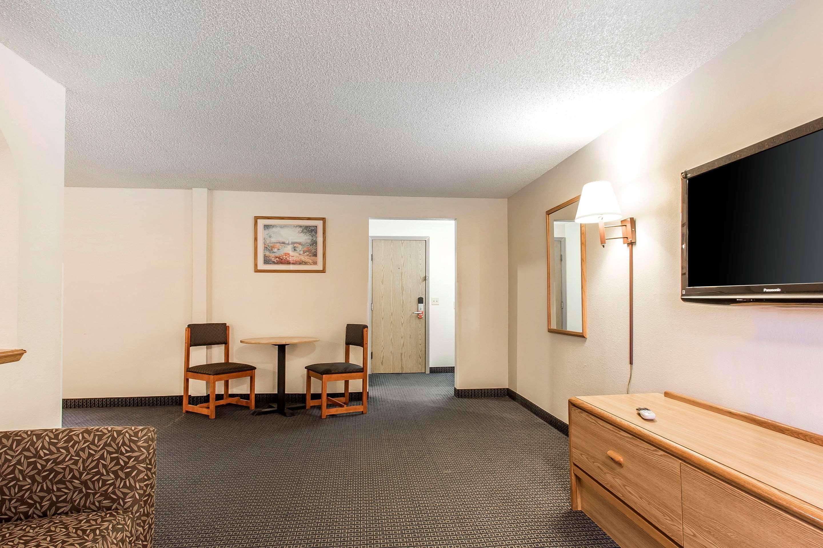 Econo Lodge Inn&Suites Clinton Esterno foto