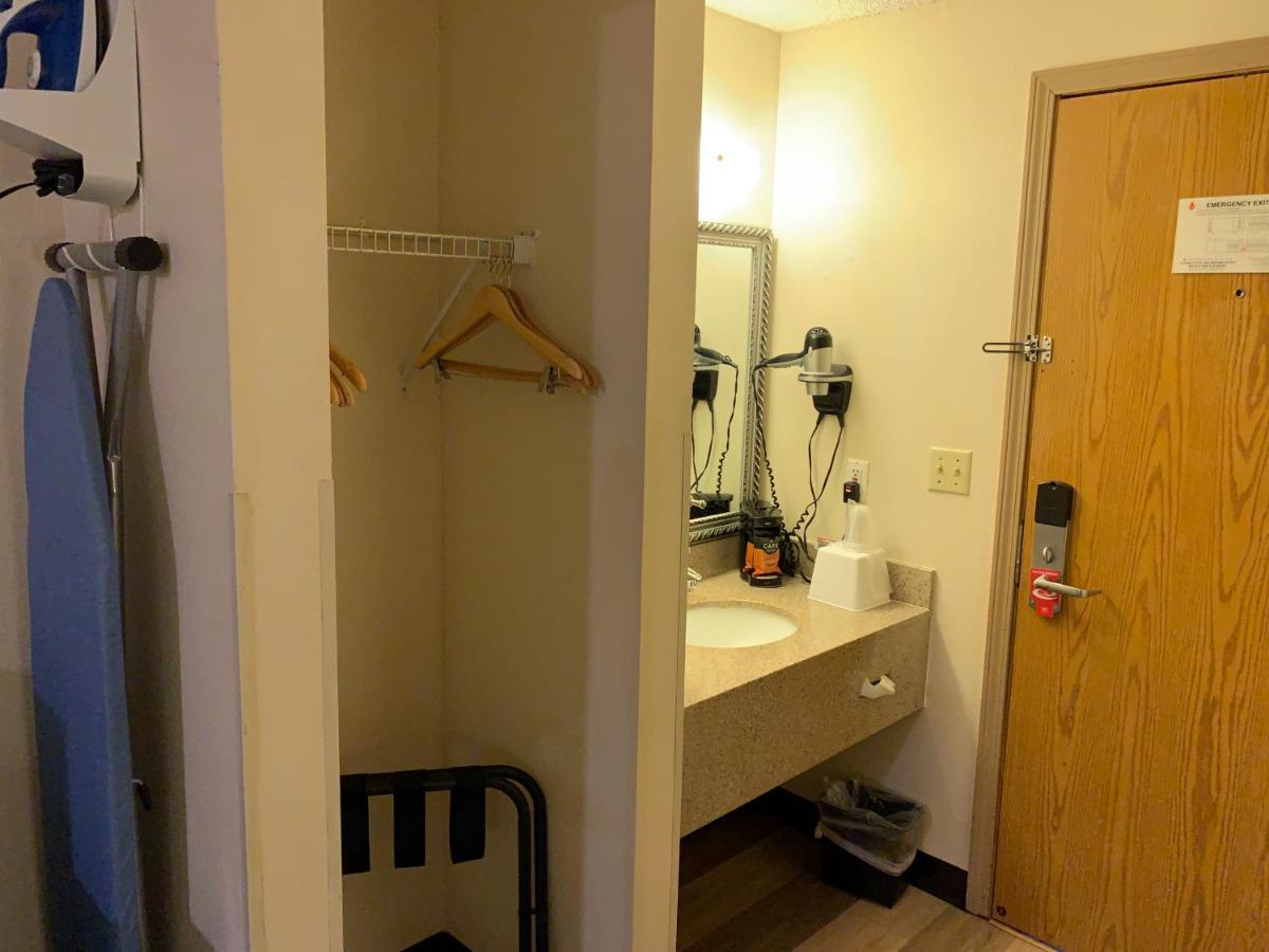 Econo Lodge Inn&Suites Clinton Esterno foto